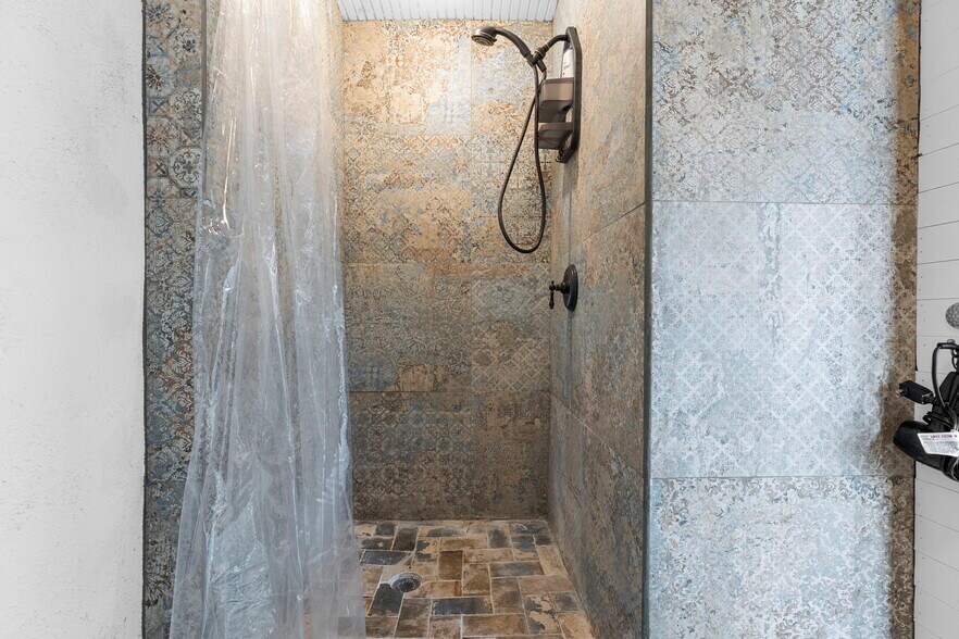 More Photos Of 206 W Murphy St, Alpine Specialty For Sale