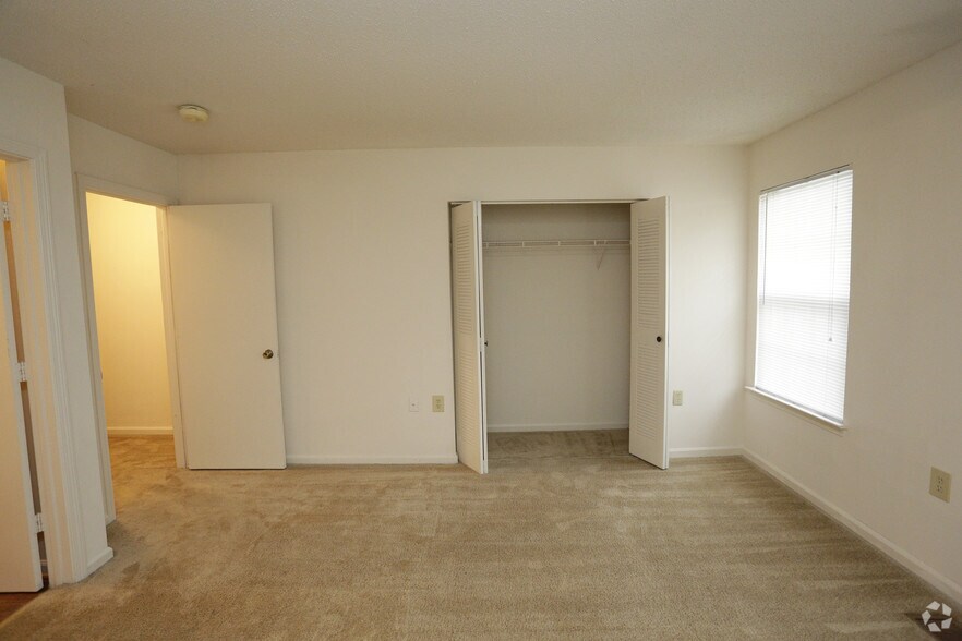 More Photos Of 5600 Salem Run Blvd, Fredericksburg Apartments For Sale