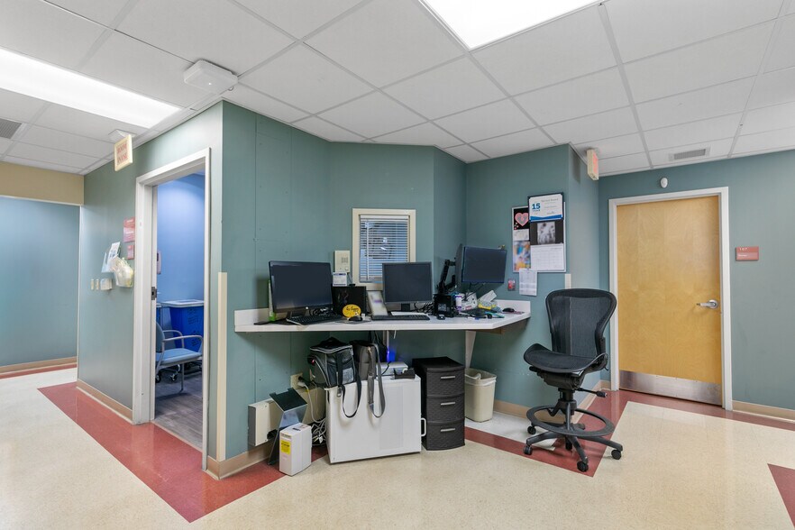 More Photos Of 1928-1936 Salk Ave, Tavares Medical For Lease