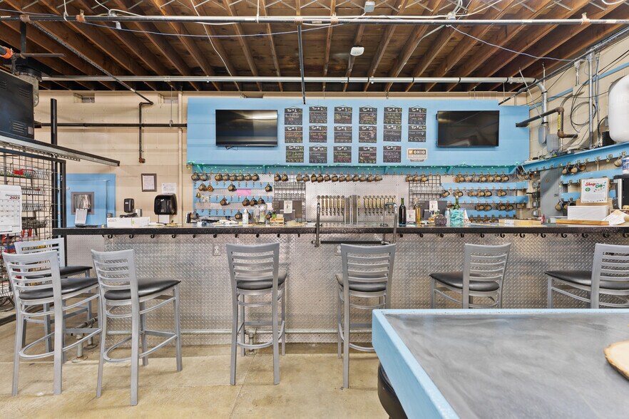 More Photos Of 237 W Main St, Williamsburg Restaurant For Sale