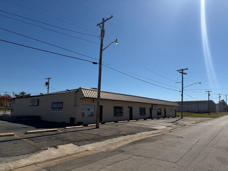 More Photos Of 212 1st Ave SW, Decatur Storefront For Sale