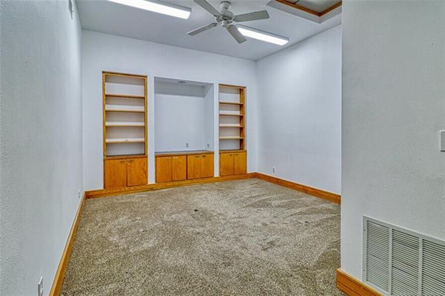 More Photos Of 111-117 S Main St, Eufaula Office For Sale