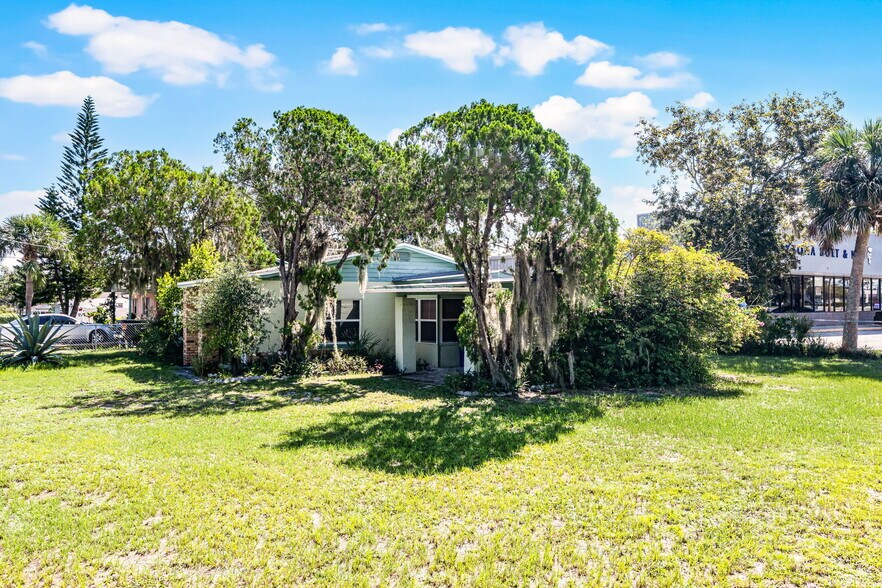 More Photos Of 102 Orange Ave, Edgewater Flex For Sale