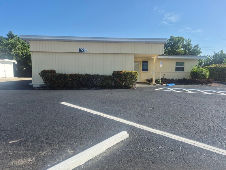 More Photos Of 1625 Colonial Blvd, Fort Myers Medical For Sale