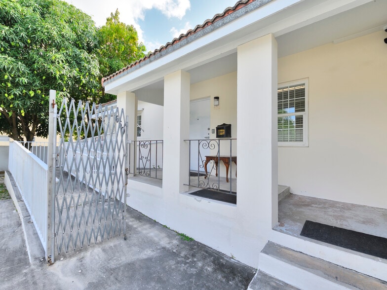 More Photos Of 660 Miller Dr, Miami Springs Research And Development For Sale