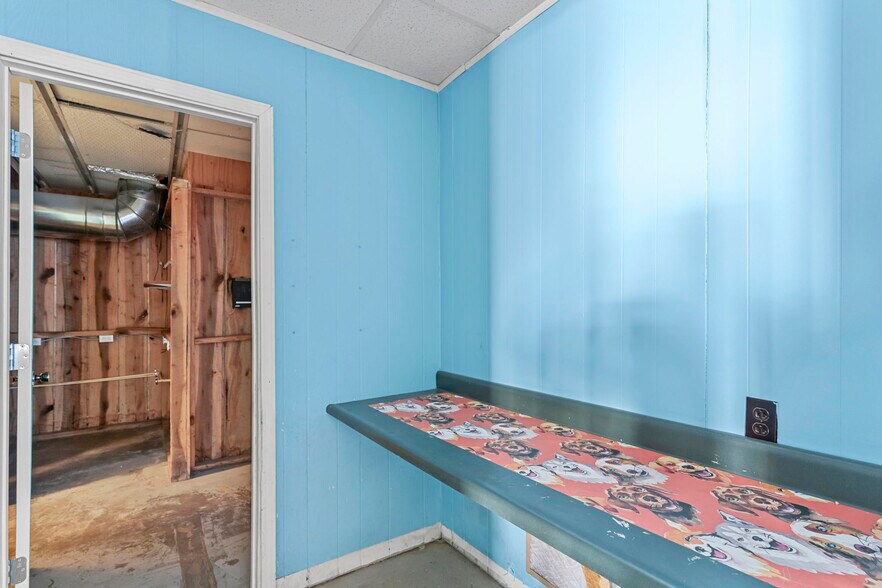 More Photos Of 2929 Clifty Dr, Madison Flex For Sale