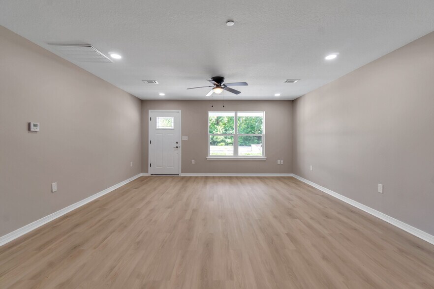 More Photos Of 50 Fulton Ave, Pensacola Apartments For Sale