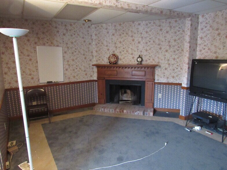 More Photos Of 219 8th St N, Columbus Office Residential For Lease