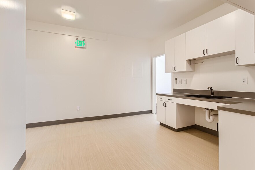 More Photos Of 124 Berkeley Ave, Molalla Medical For Sale