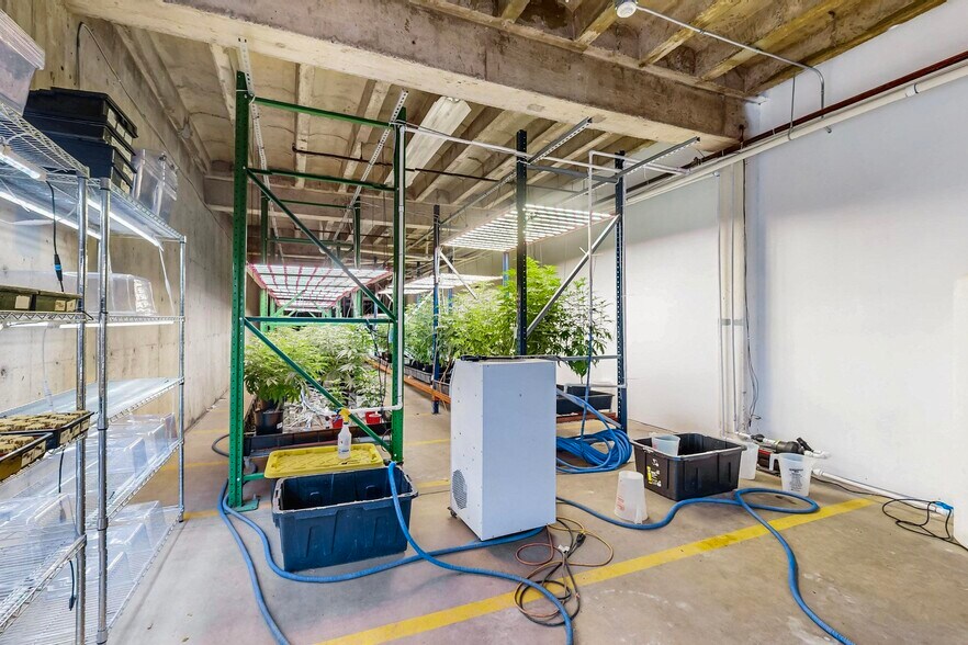 More Photos Of 1510-1512 1st St NW, Albuquerque Industrial For Sale