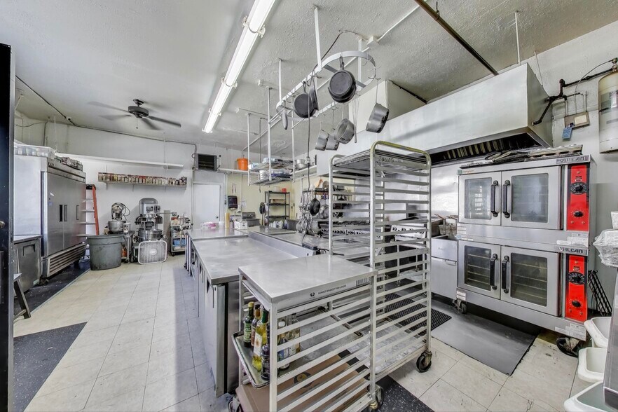 More Photos Of 1103 W Grand Ave, Chicago Apartments For Sale