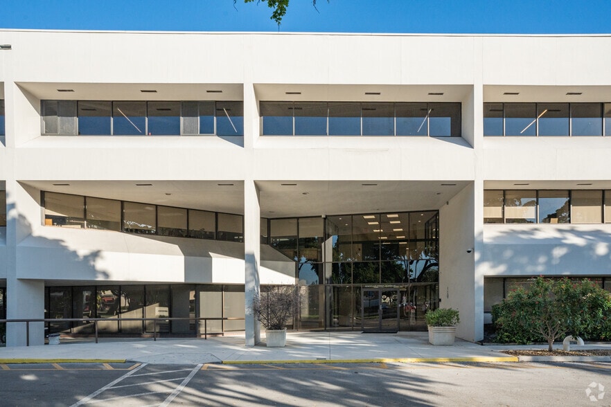 More Photos Of 6300 NE 1st Ave, Fort Lauderdale Office For Lease
