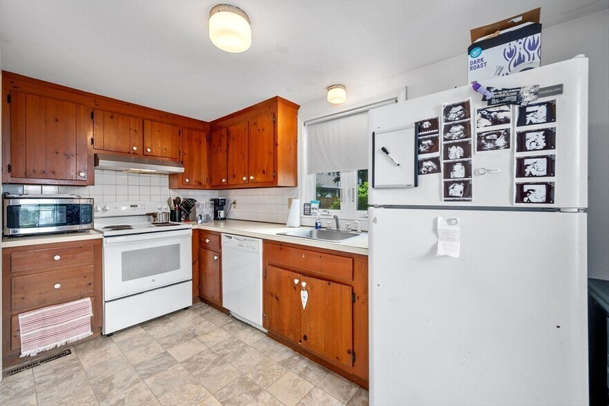 More Photos Of 53 School St, Hyannis Apartments For Sale