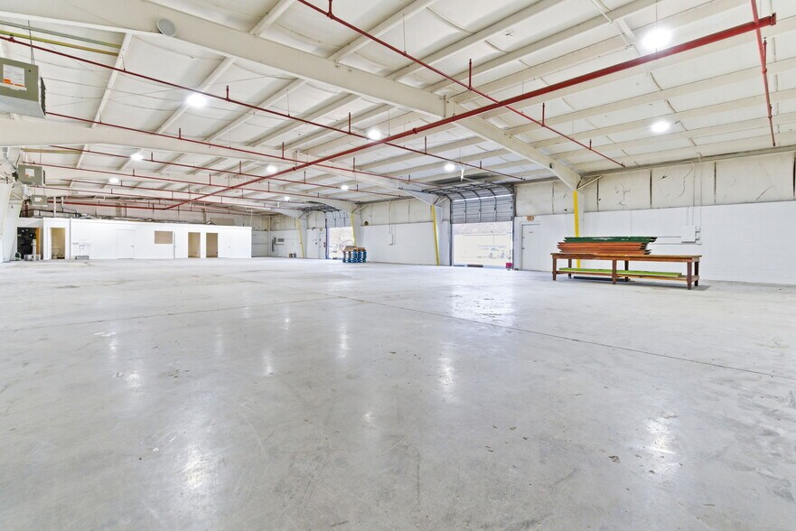 More Photos Of 473 Roberts Ave, Louisville Warehouse For Sale