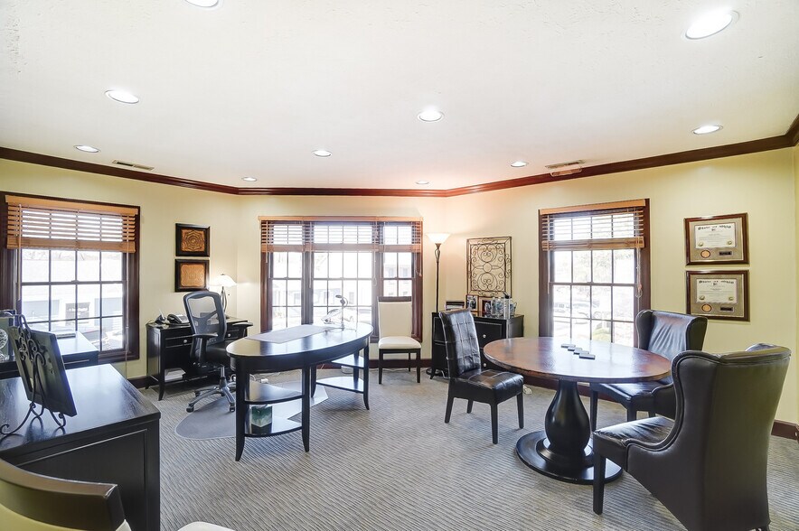 More Photos Of 830 E Franklin St, Centerville Medical For Sale