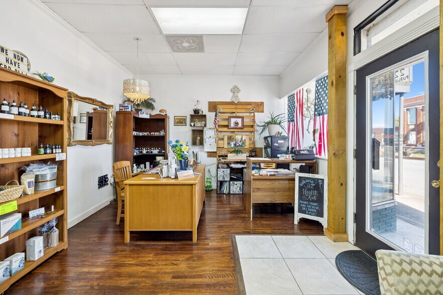 More Photos Of 220 Public Sq, Lafayette General Retail For Sale