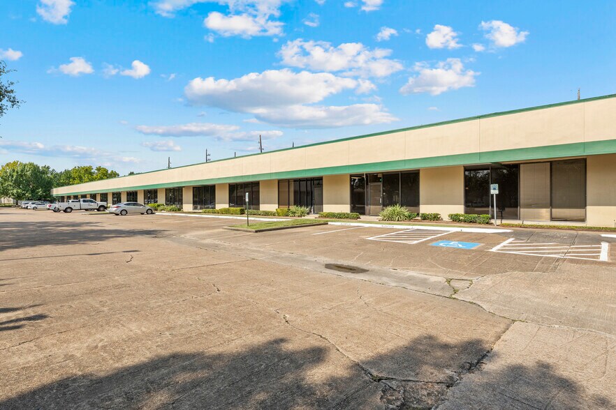 More Photos Of 11200-11248 Wilcrest Green Dr, Houston Unknown For Lease