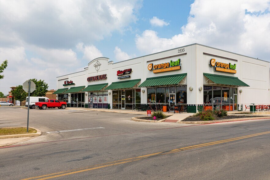 More Photos Of 2515 SE Military Dr, San Antonio General Retail For Sale