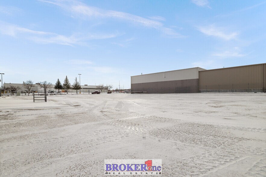 More Photos Of 300 N Walsh Dr, Casper Warehouse For Lease