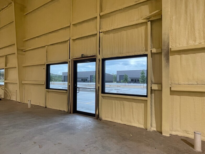 More Photos Of 606 Mill Run, Kerrville Warehouse For Lease