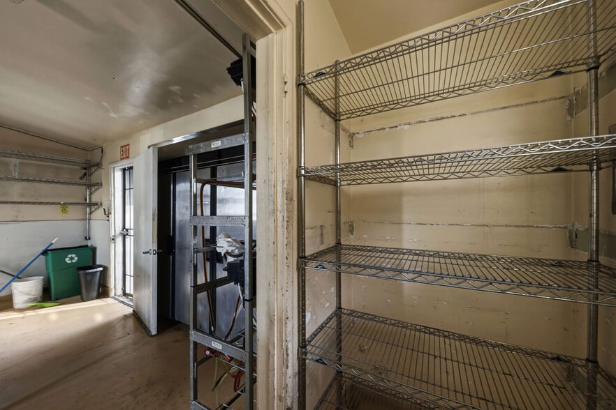 More Photos Of 951 C St, Hayward Fast Food For Sale