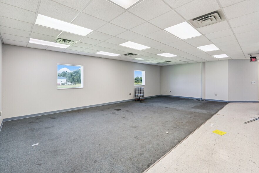 More Photos Of 701 Technology Pl, Waverly Manufacturing For Lease