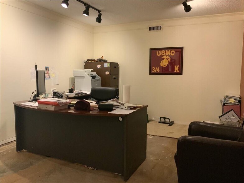 More Photos Of 2001 S Staples St, Corpus Christi Office For Sale