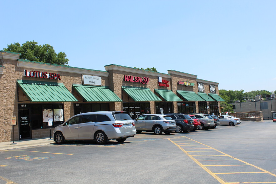 Primary Photo Of 840-1002 W 39th St, Kansas City Unknown For Lease