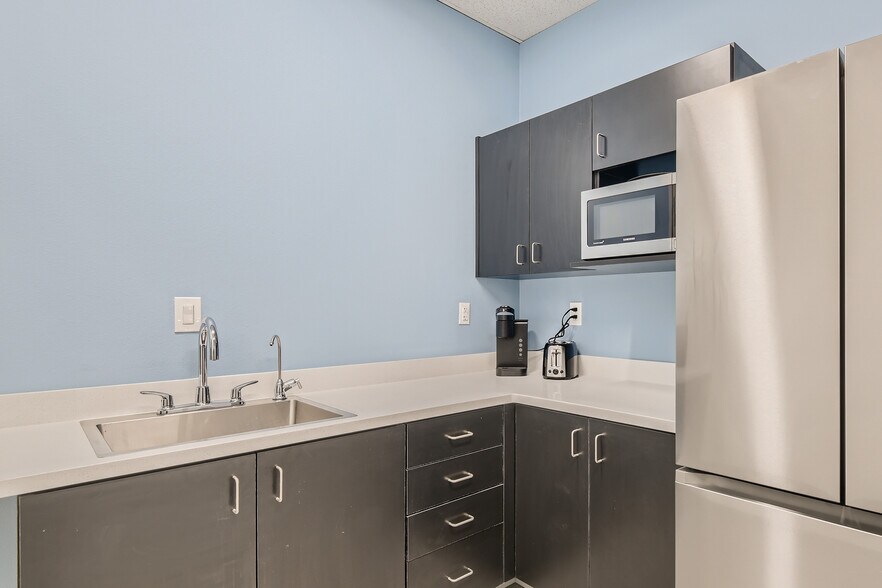 More Photos Of 320-340 E Warm Springs Rd, Las Vegas Unknown For Lease