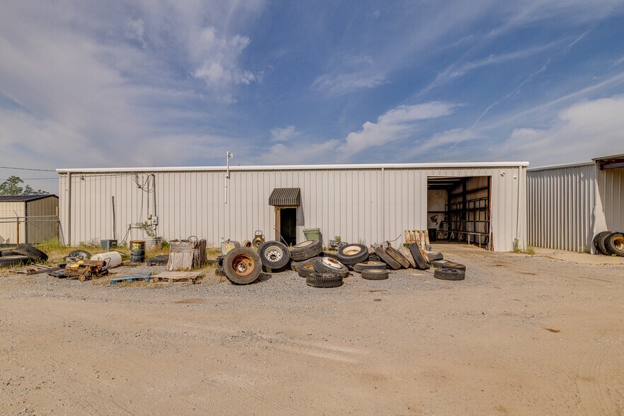 More Photos Of 108 Harold St, West Monroe Distribution For Sale