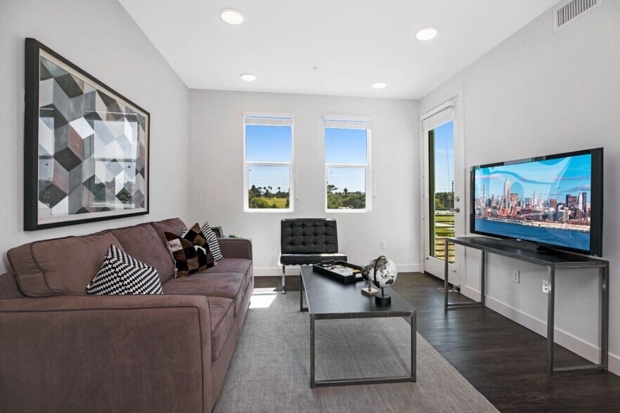 More Photos Of 11114 Darling Rd, Ventura Apartments For Lease