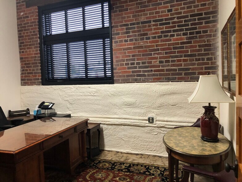 More Photos Of 119 S Madison St, Thomasville Storefront For Lease