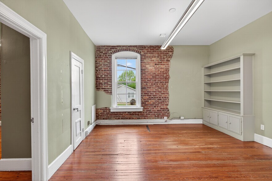 More Photos Of 2301 12th Ave, Nashville Storefront Retail Office For Lease