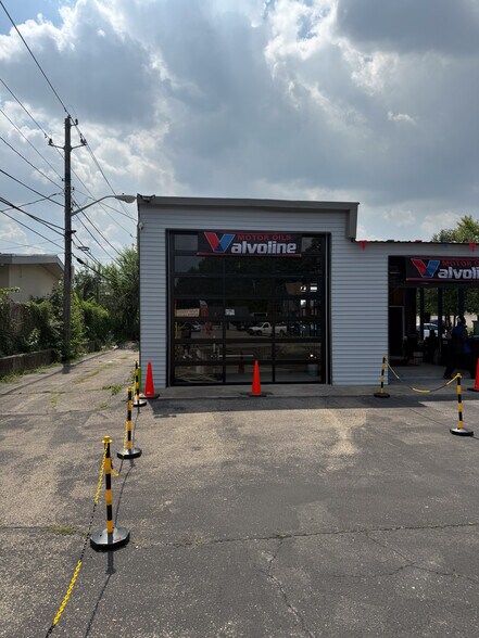 More Photos Of 5955 E 21st St, Indianapolis Carwash For Sale