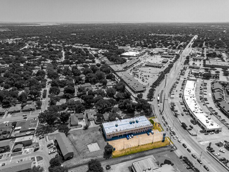 More Photos Of 1301 Northwest Hwy, Garland Office For Sale