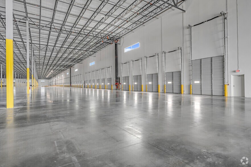 More Photos Of 601 Distribution Dr, Wilmer Distribution For Lease