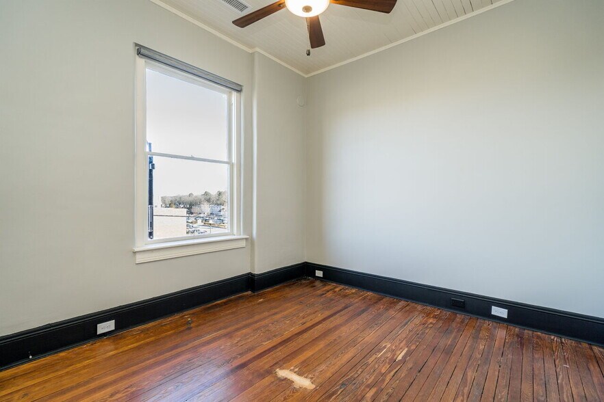 More Photos Of 201 Chatham St, Sanford Office Residential For Sale