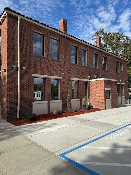 More Photos Of 123 Sycamore Ave, Manteca Medical For Lease