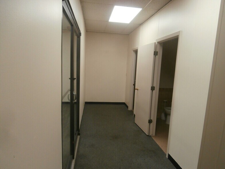 More Photos Of 3015 Menke Cir, Omaha Serviced Offices For Lease