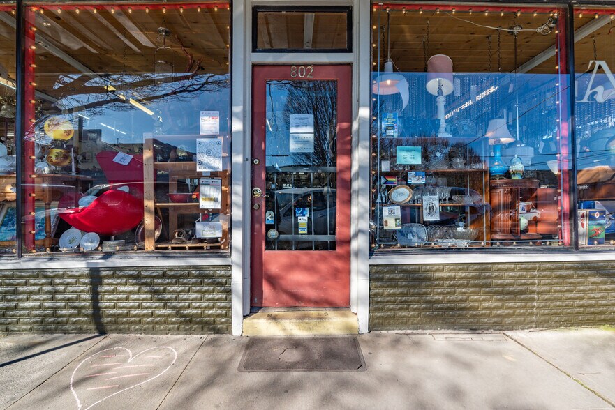 More Photos Of 802 Washington St, Port Townsend General Retail For Sale