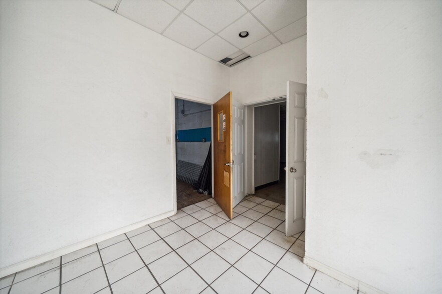 More Photos Of 16811 Stephens, Eastpointe Industrial For Sale