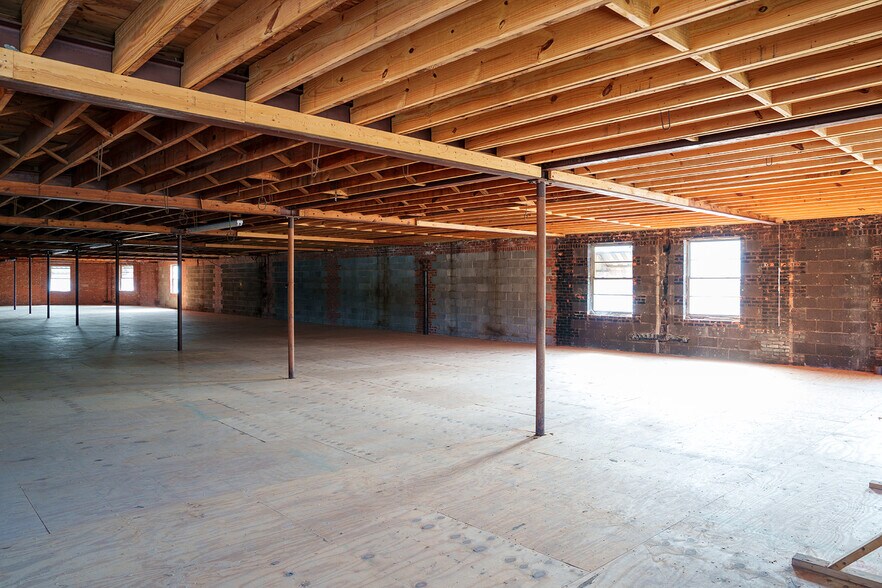 More Photos Of 124 W Main St, Aberdeen Storefront Retail Residential For Sale