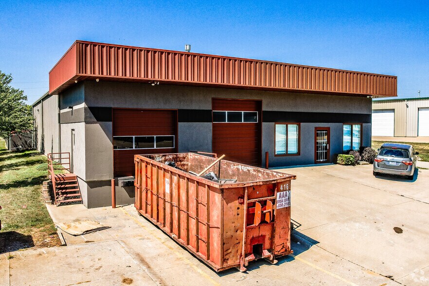 More Photos Of 1110 NW Valley Ridge Dr, Grain Valley Warehouse For Lease