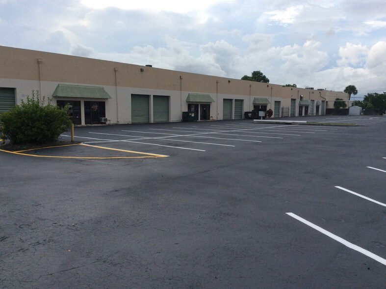 More Photos Of 5431-5441 NW 15th St, Margate Warehouse For Lease