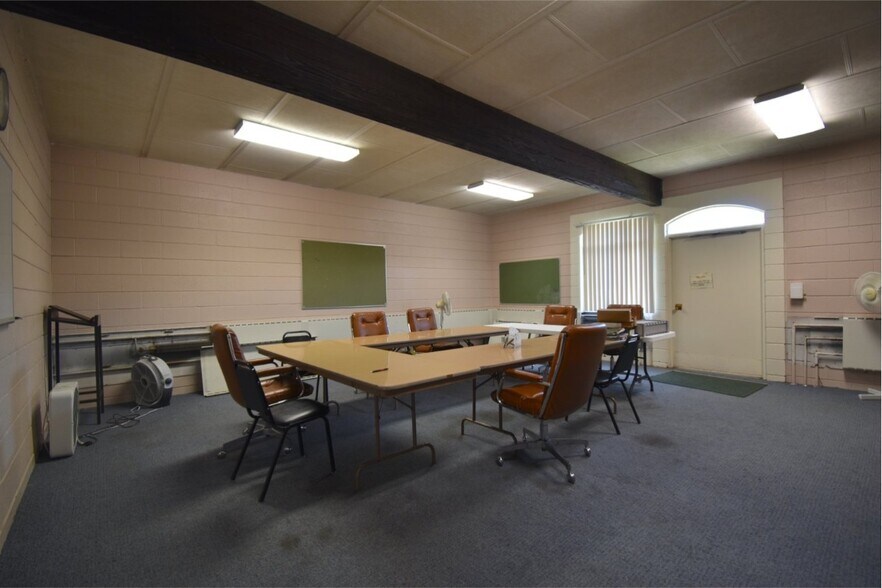 More Photos Of 20300 Middlebelt Rd, Livonia Religious Facility For Lease