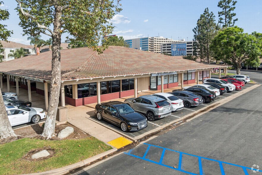 More Photos Of 1111 W Town and Country Rd, Orange Office For Lease