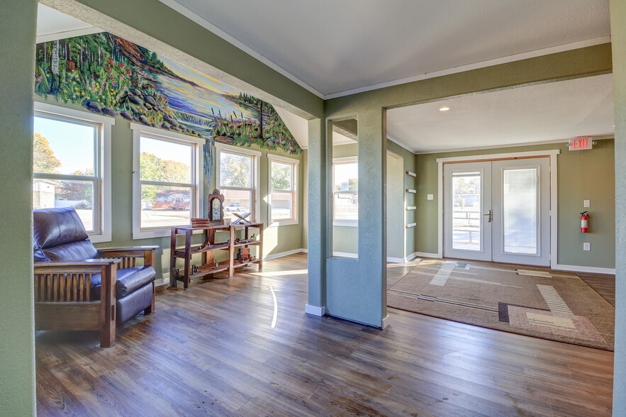 More Photos Of 603 W Rock Falls Rd, Rock Falls General Retail For Sale