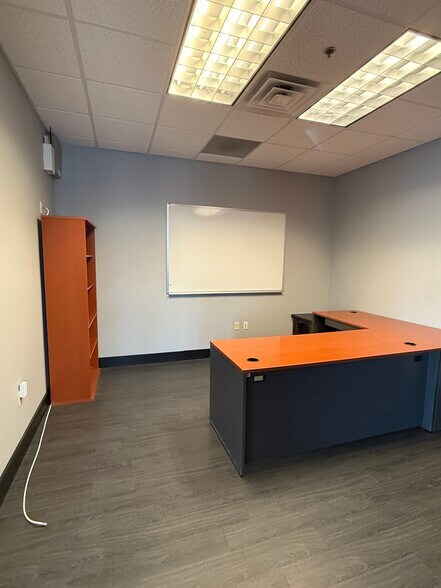 More Photos Of 15845 S 46th St, Phoenix Medical For Lease