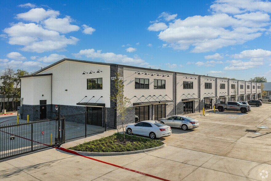 More Photos Of 120 Country View Dr, Roanoke Flex For Lease