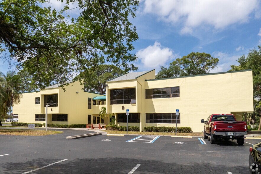 More Photos Of 6290-6296 Corporate Ct, Fort Myers Medical For Lease